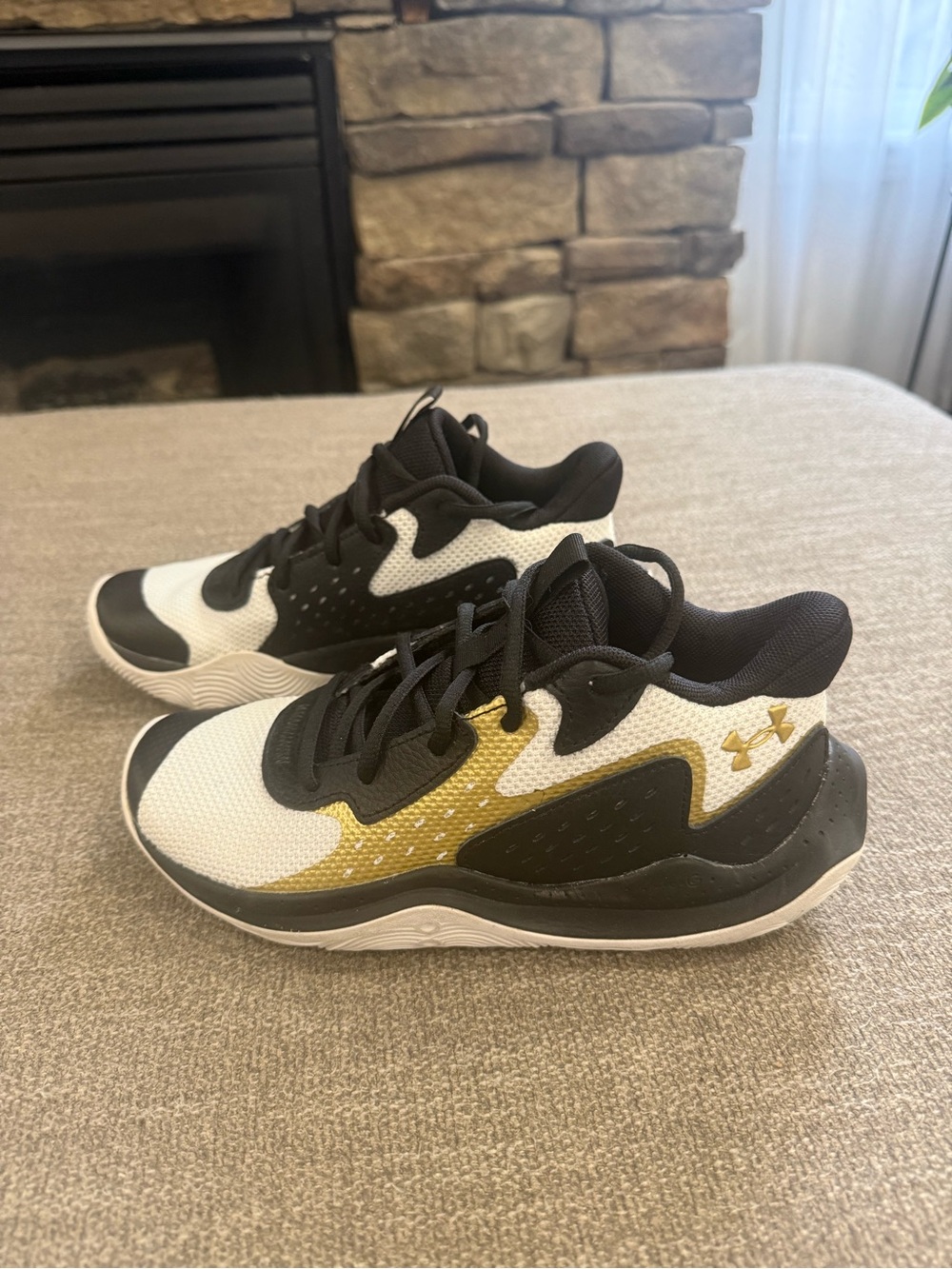 Under Armour Jet '23 Basketball Shoes - White/Black/Gold - Size 5Y